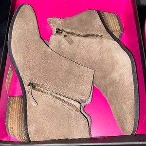 Women’s short boots with heel